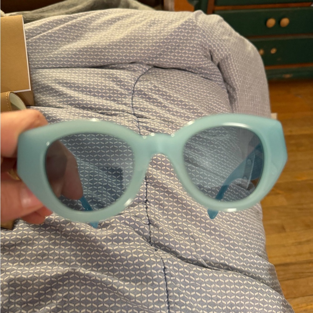 Burberry Sunglasses - Brand New in Box. - Picture 7 of 13